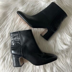 Essex Lane Gabriella Black Leather crocodile Silver Hardware Print Bootie Size 7